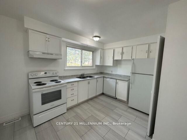 Property Photo:  30 Kenilworth Road Upper  ON L6V 2B1 