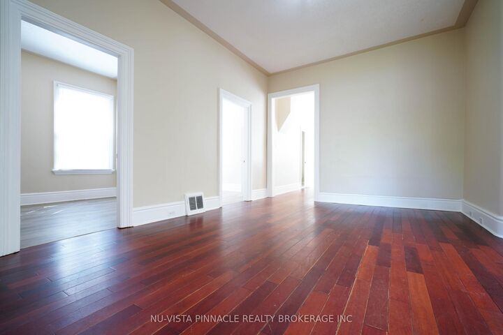 Property Photo: 571 Dufferin Avenue ON N6B 2A5