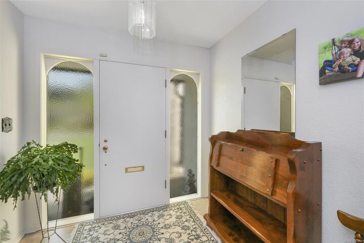 Property Photo:  989 Abbey Rd E  BC V8Y 1L1 