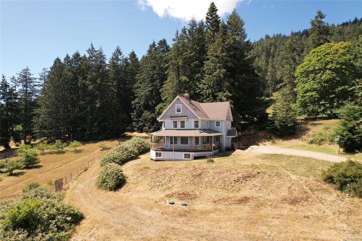 1832 Fulford-Ganges Rd — photo 1