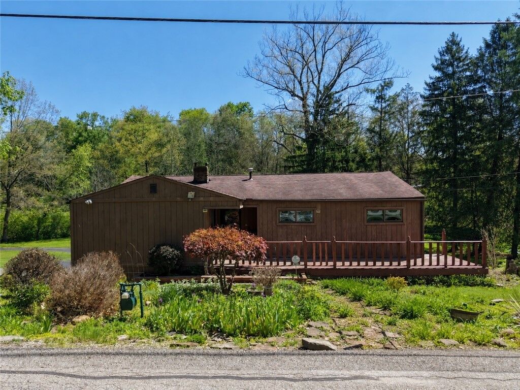 Property Photo:  5422 Beechnut Dr  PA 15044 