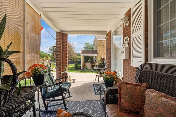 Property Photo:  704 Macfarlane Dr  PA 15235 