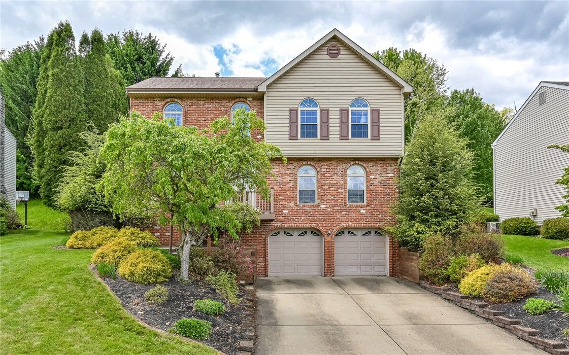 Property Photo: 4823 Shamrogue Ct PA 15101