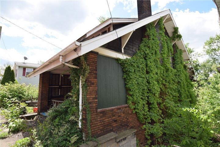 Property Photo:  514 5th Ave  PA 15042 
