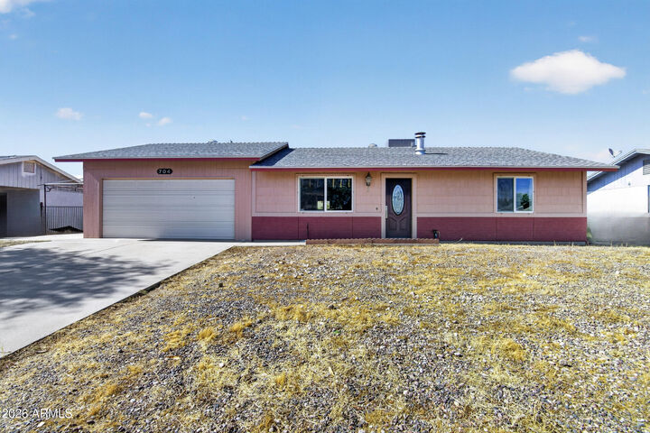 Property Photo:  704 E Peppertree Avenue  AZ 85119 