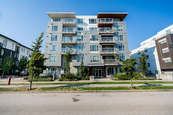 Property Photo: 13963 105 Boulevard 519 BC V3T 0M9