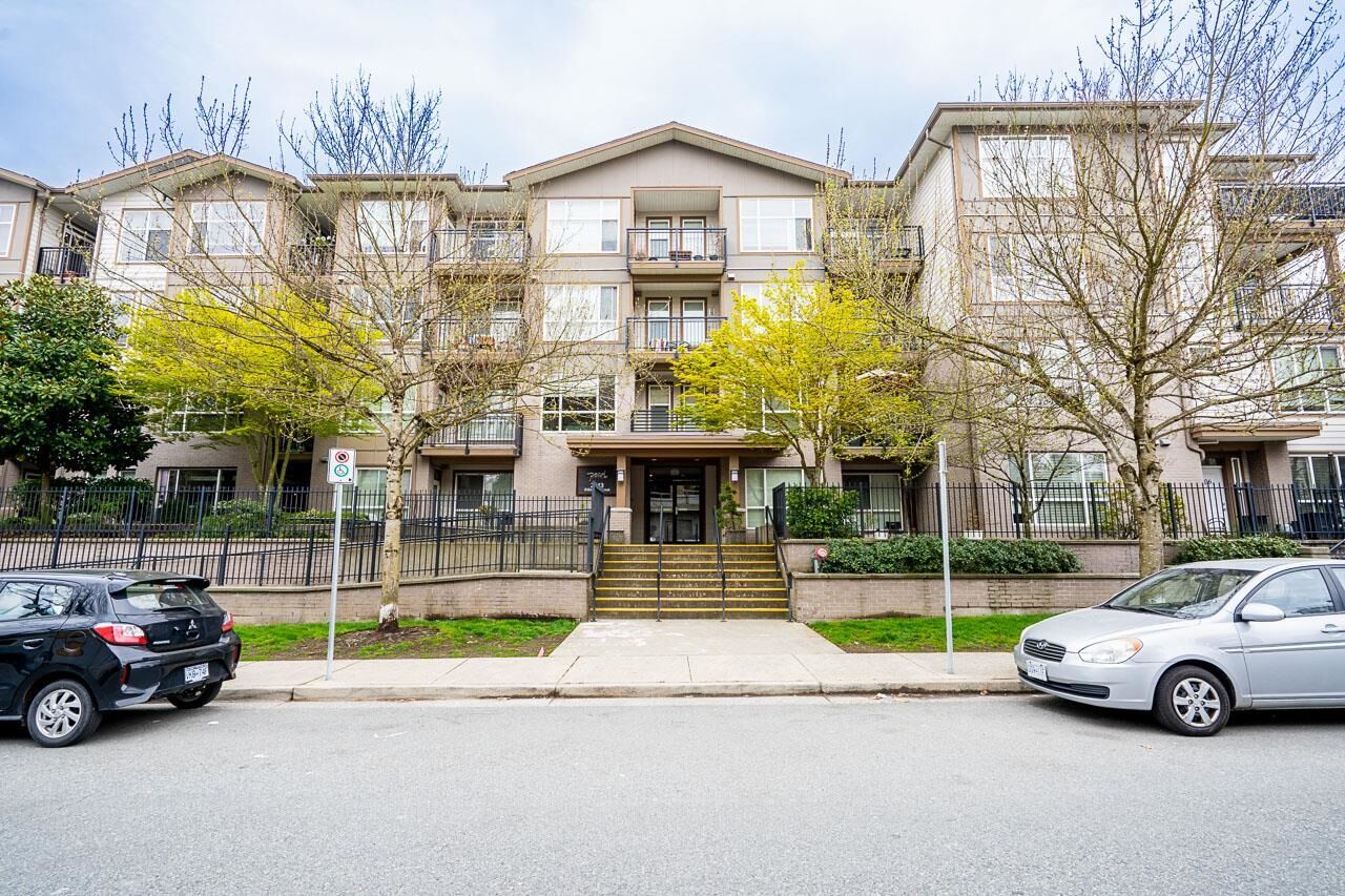 Property Photo:  2343 Atkins Avenue 414  BC V3C 1Y7 