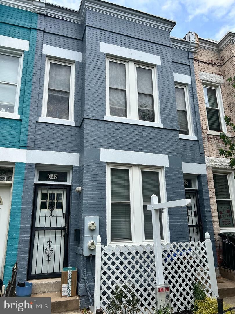 Property Photo:  642 Morton Place NE  DC 20002 