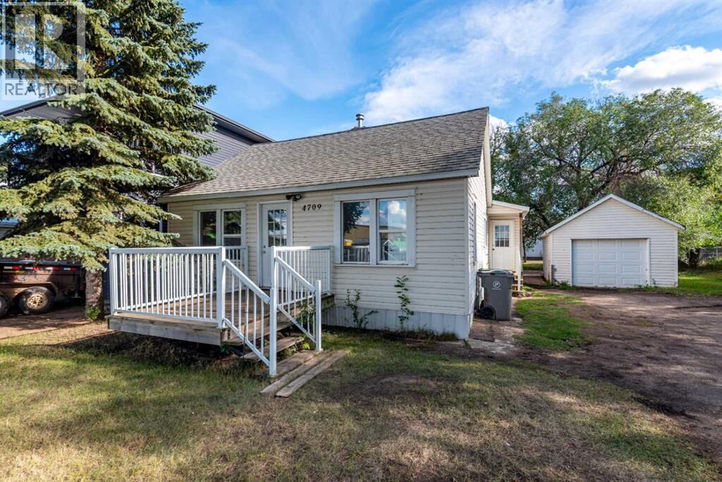 Property Photo: 4709 50 Street SK S9V 0M6
