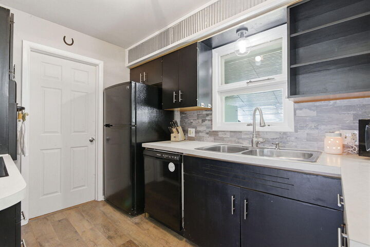 Property Photo: 901 E Booth St MO 65240