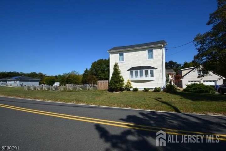 Property Photo:  5 Wyckoffs Mills Applegarth Road  NJ 08831 