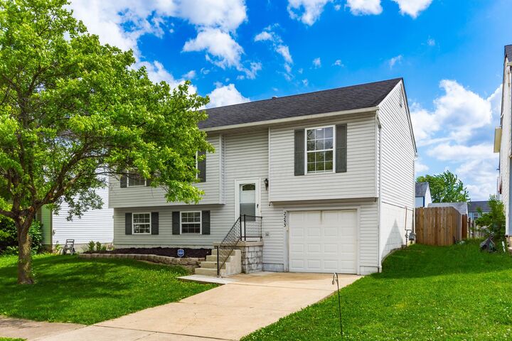 Property Photo:  2253 Autumn Village Court  OH 43223 