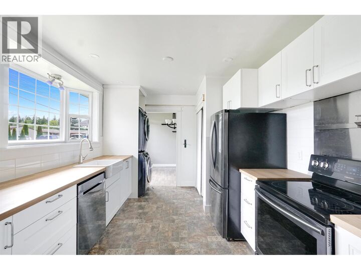 Property Photo:  19 Starling Street  BC V8C 1K4 