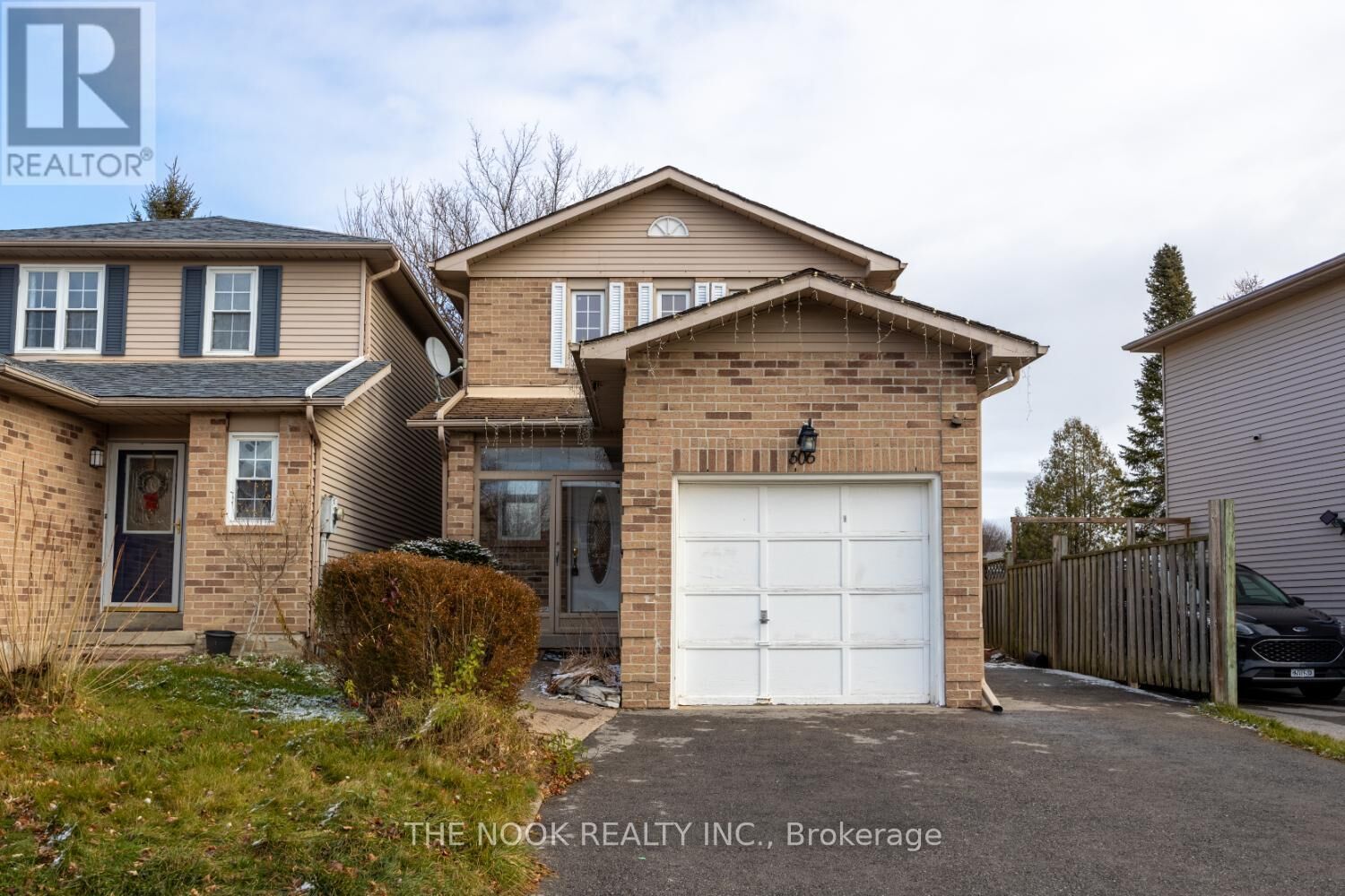 Property Photo:  606 Cobblehill Drive  ON L1K 1R4 