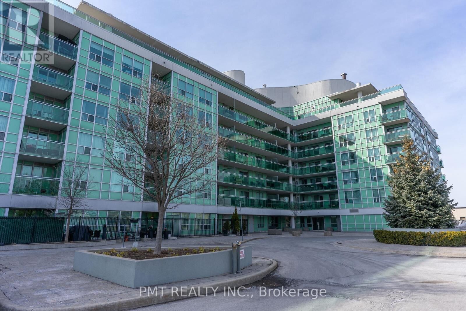 Property Photo:  60 Fairfax Crescent 111  ON M1L 0E1 