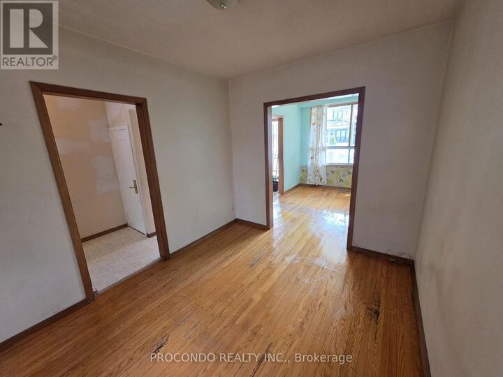 Property Photo:  286 Harvie Avenue  ON M6E 4K7 