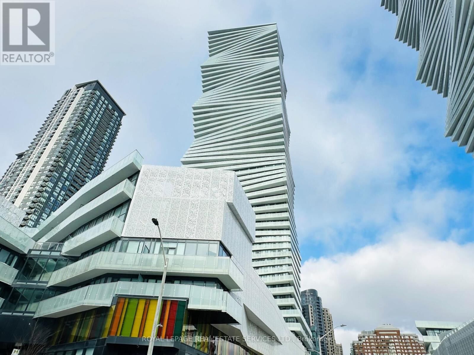 Property Photo: 3900 Confederation Parkway 323 ON L5B 0M3
