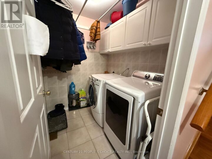 Property Photo:  5312 Hollypoint (Lower) Avenue  ON L5V 2L3 