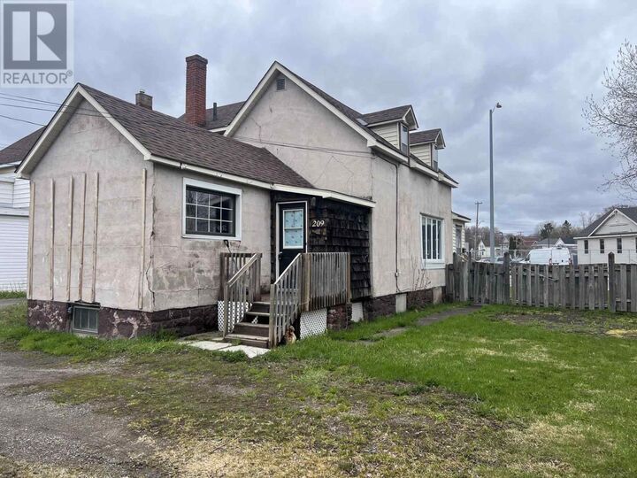 Property Photo:  209 Wellington St  ON P6A 1H5 