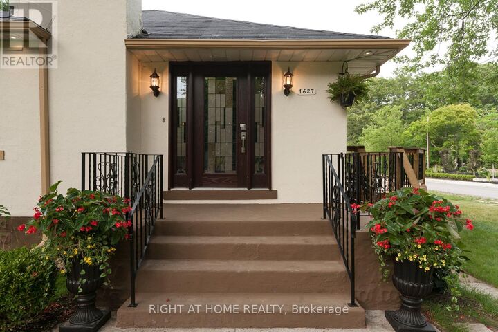 Property Photo: 1627 Glenburnie Road ON L5G 3E4