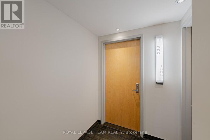Property Photo:  40 Nepean Street 1306  ON K2P 0X5 