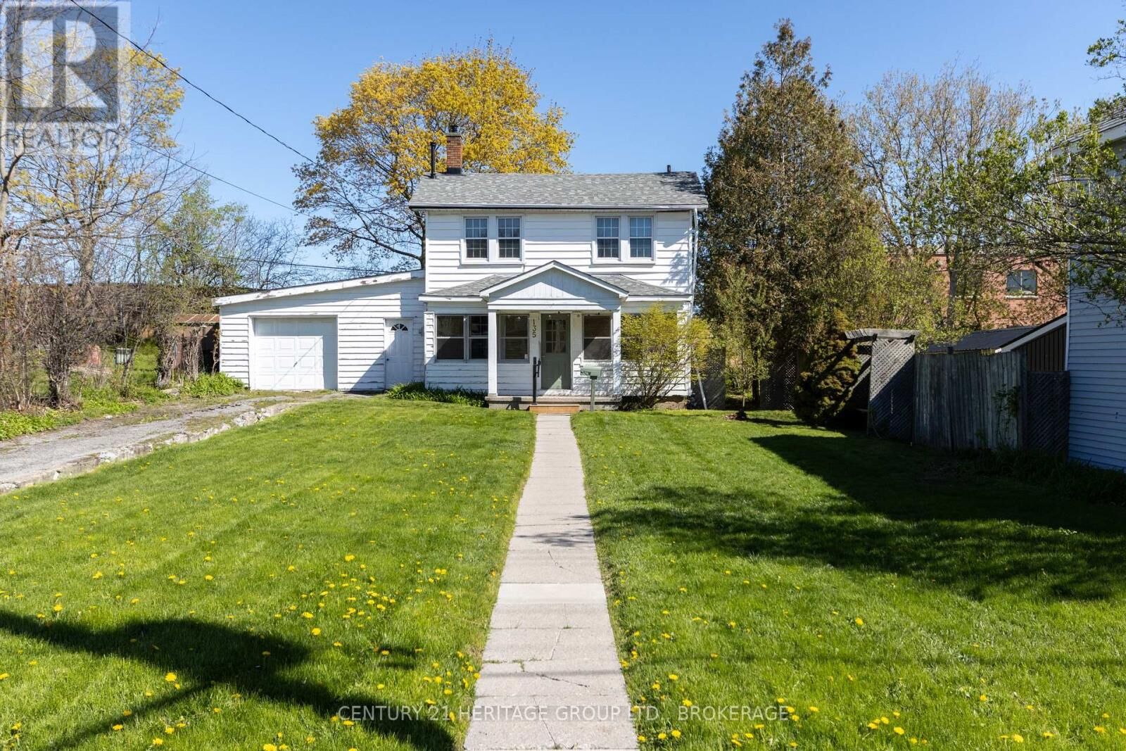 Property Photo:  135 James Street  ON K7K 1Z5 