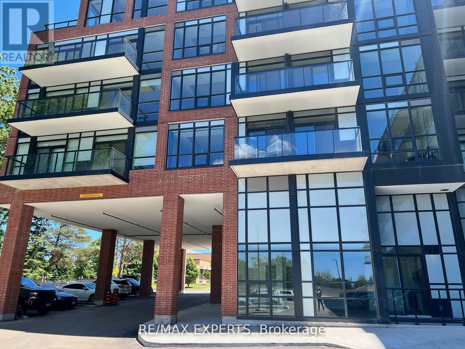 Property Photo:  681 Yonge Street 605  ON L9J 0K1 
