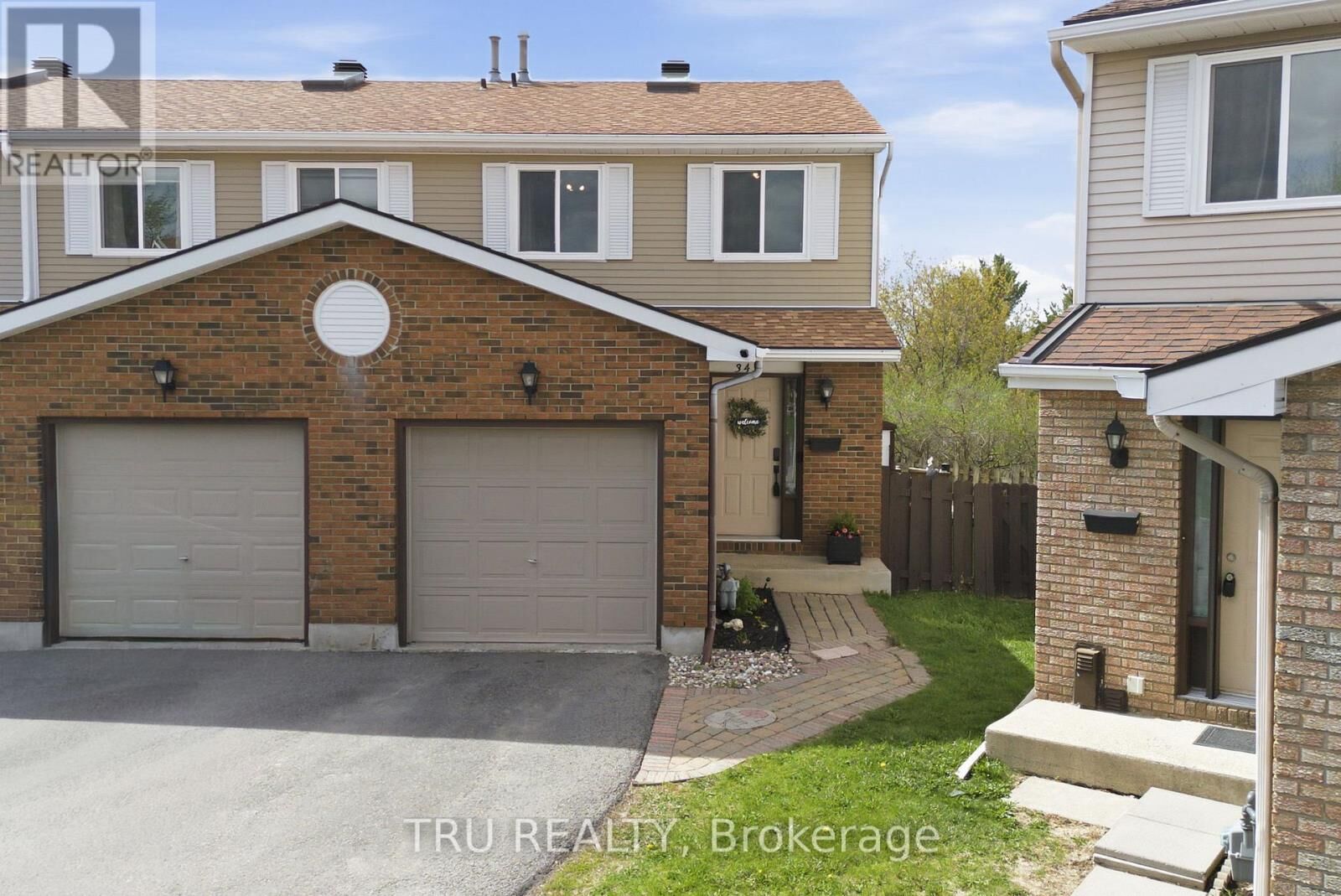 Property Photo:  343 Monica Crescent 18  ON K1E 3N7 