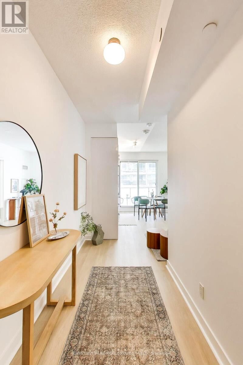 Property Photo:  2221 Yonge Street 406  ON M4S 0B8 