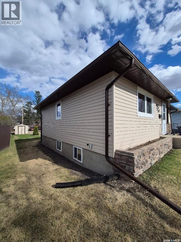 Property Photo:  203 4th Avenue S  SK S3N 1B7 
