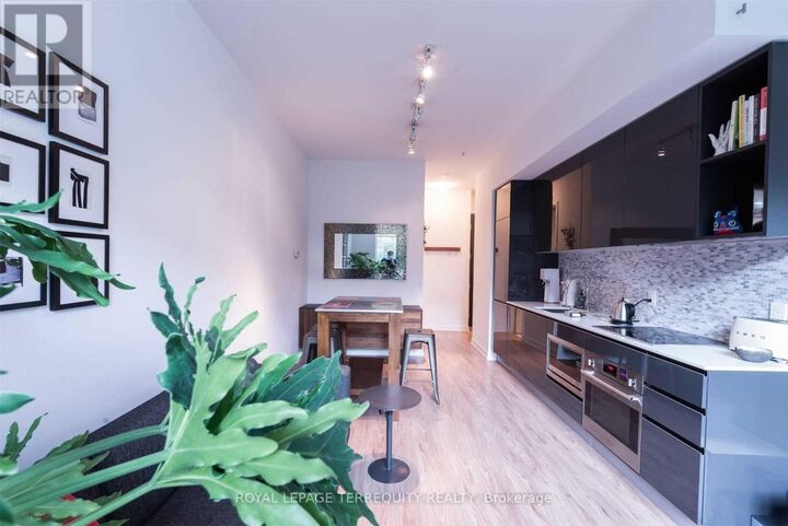 Property Photo:  377 Madison Avenue 105  ON M4V 3E1 