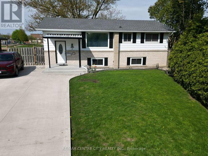 Property Photo:  11 Kenwood Crescent  ON N5Y 3W6 