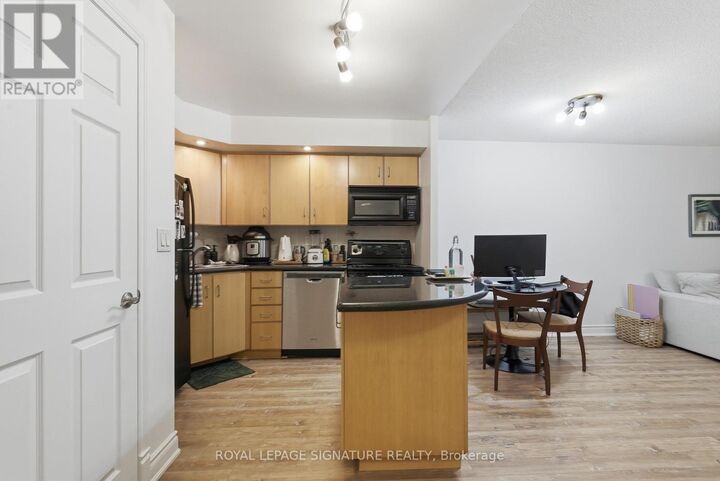 Property Photo:  250 Wellington Street West 1027  ON M5V 3P6 