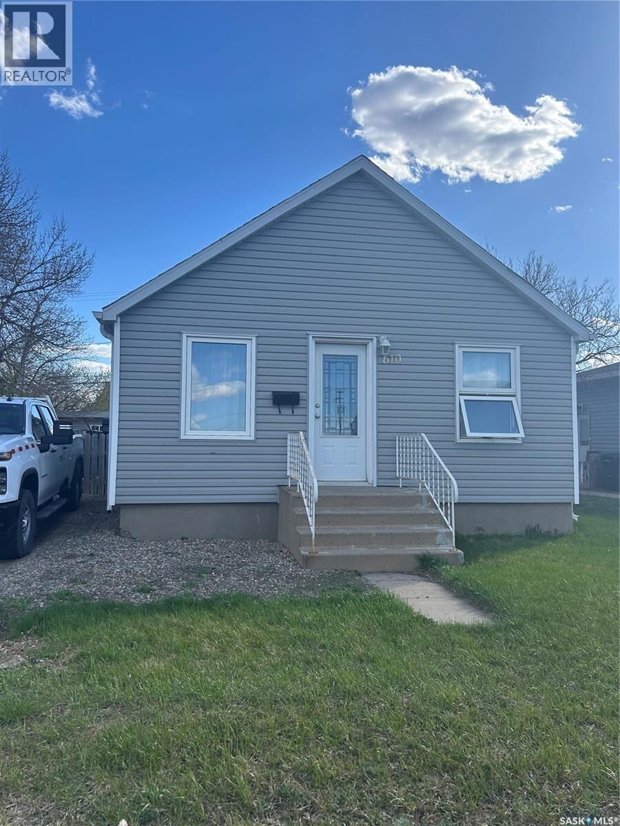 Property Photo:  610 Fifth Street  SK S4A 0Y5 