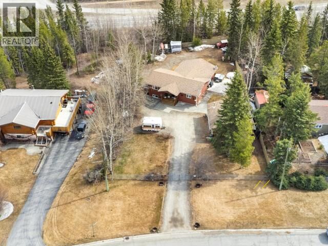 Property Photo: 246 Squanga Ave YT Y1A 3Y6