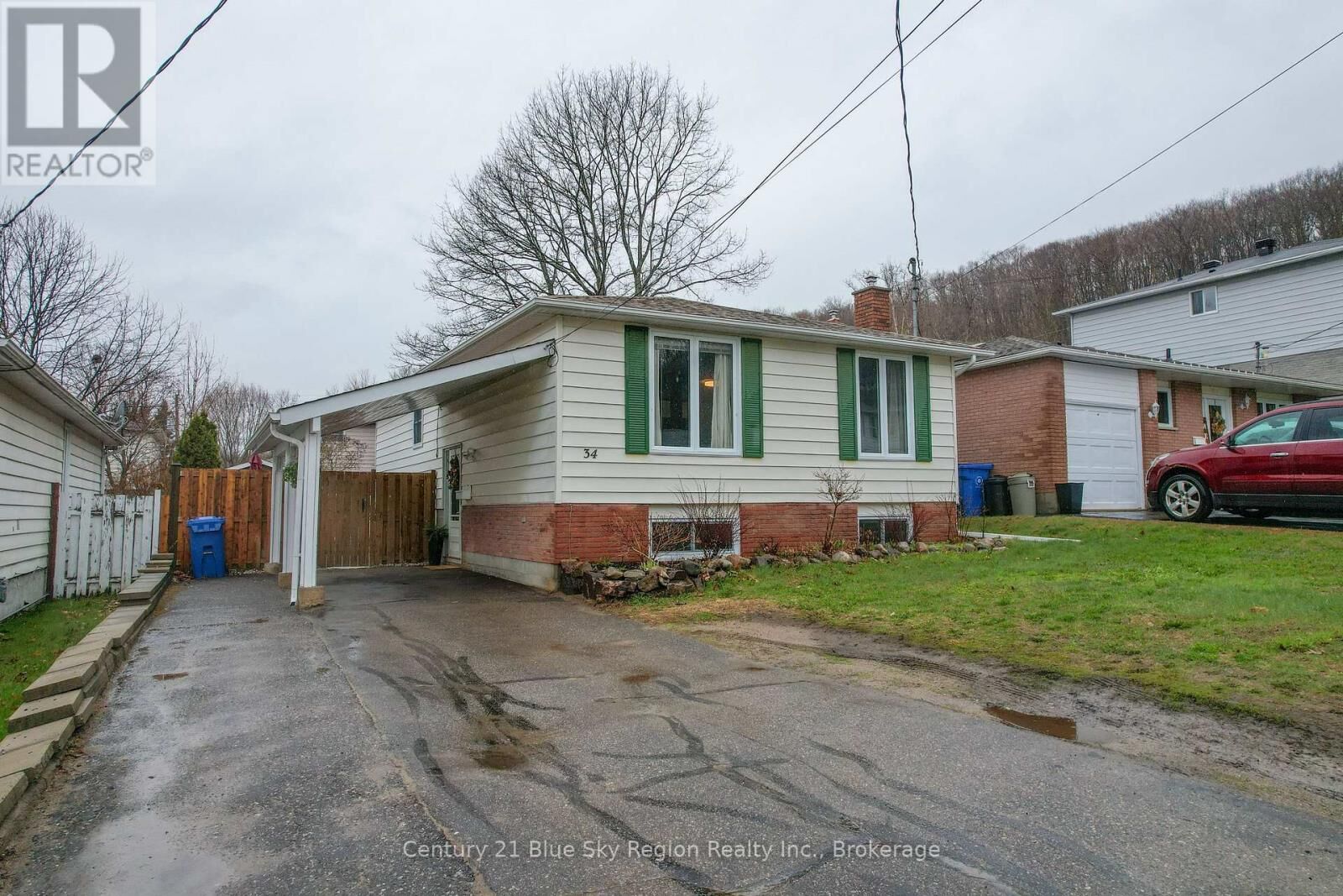 Property Photo:  34 Belleview Crescent  ON P1B 8V4 