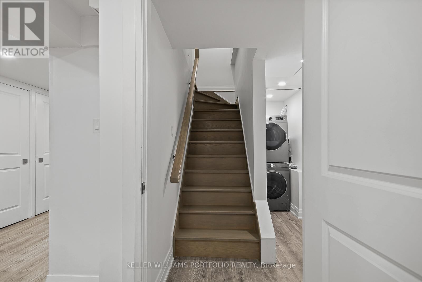 Property Photo:  35 Humberside Avenue  ON M6P 1J6 