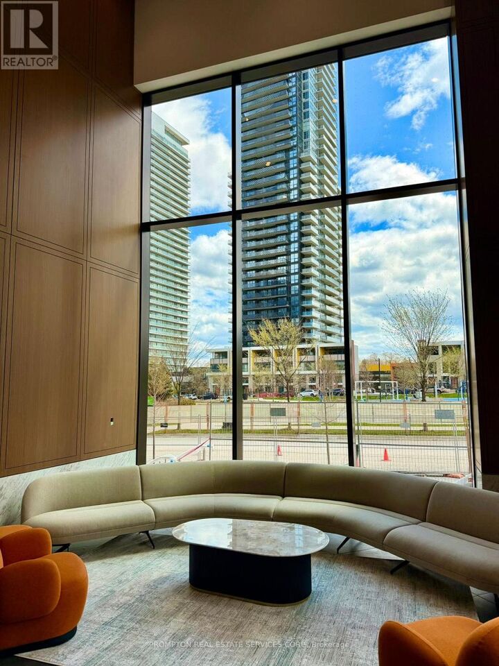 Property Photo:  18 Esther Shiner Boulevard 1705  ON M2K 0J7 