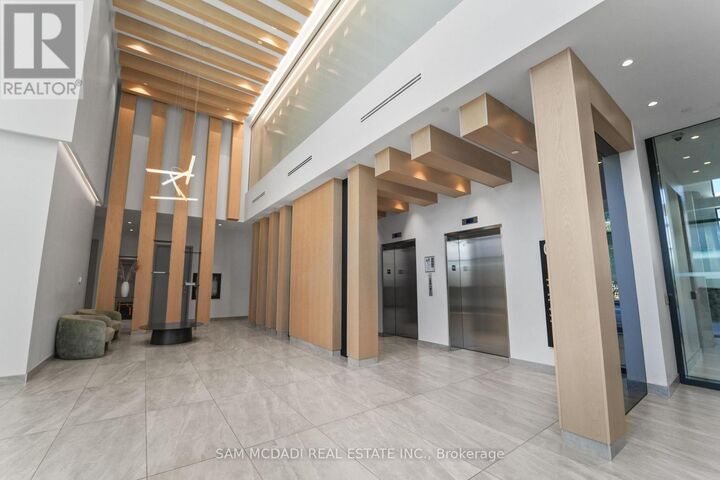 Property Photo: 86 Dundas Street East 1513 ON L5A 0B1