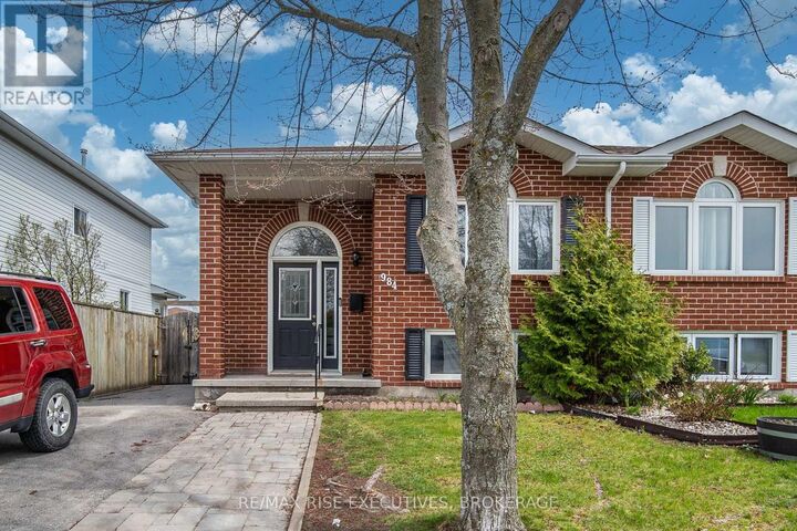 Property Photo: 984 Waterbury Crescent ON K7M 8V3
