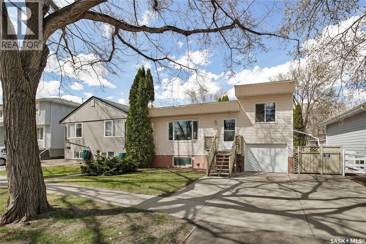 Property Photo:  635 4th Street E  SK S7H 1J8 