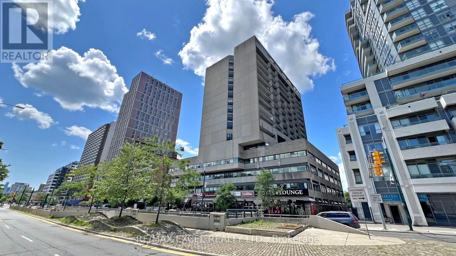 Property Photo:  720 Spadina Avenue 1605  ON M5S 2T9 