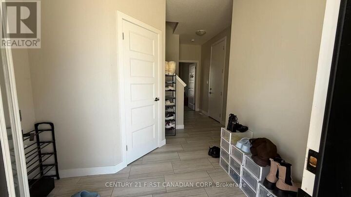 Property Photo: 968 West Village Square ON N6H 0J7