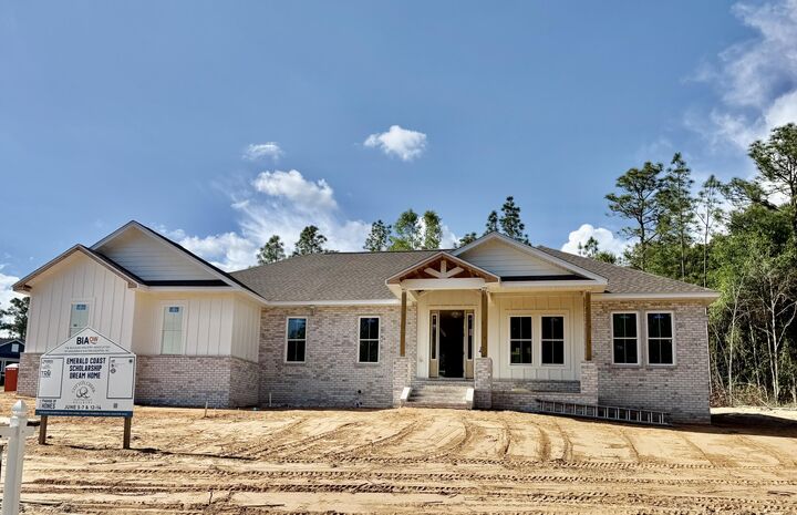 Property Photo:  5509 Fenny Way  FL 32536 