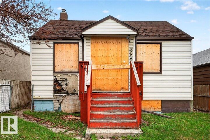 Property Photo:  11706 80 Street NW  AB T5B 2N5 