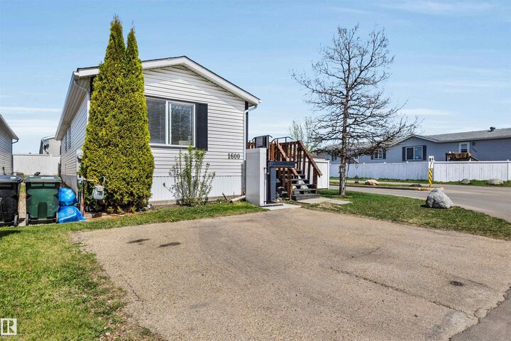 Property Photo: 1600 Jubilee Crescent AB T8H 2J3