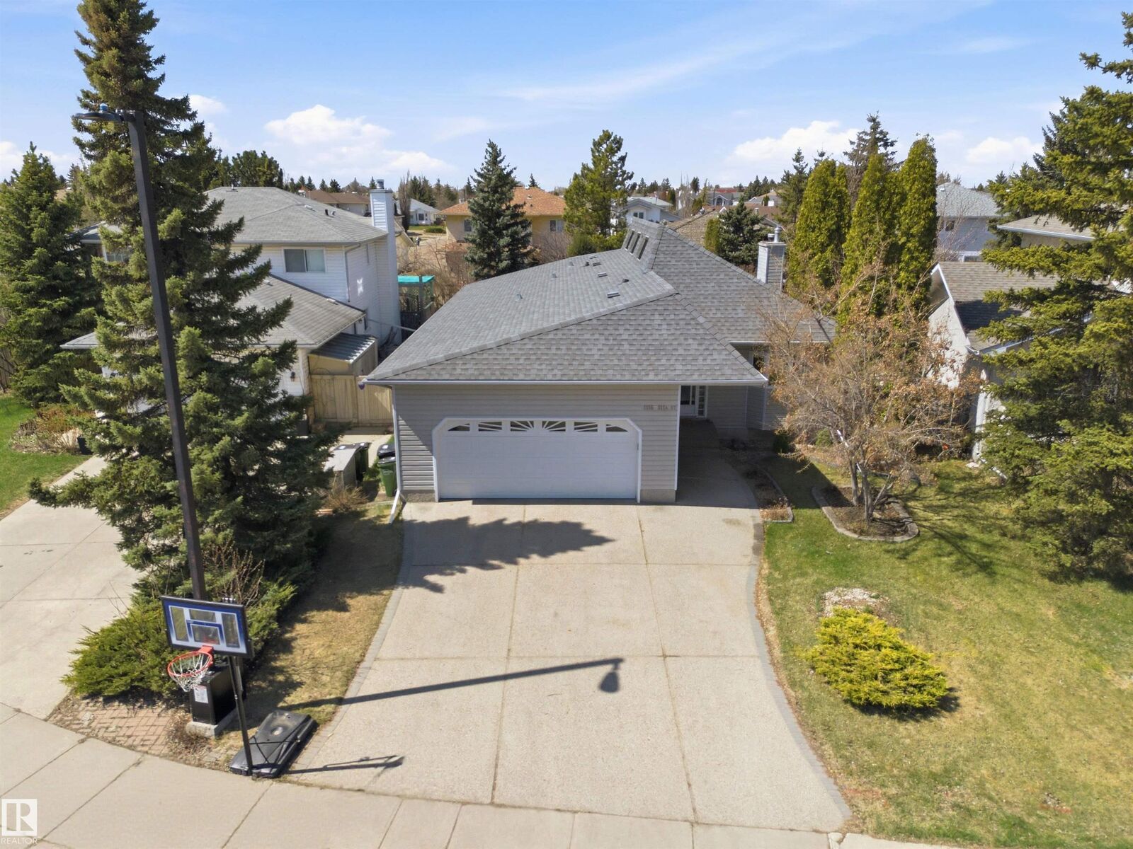 Property Photo:  1116 111A Street NW  AB T6J 6R9 