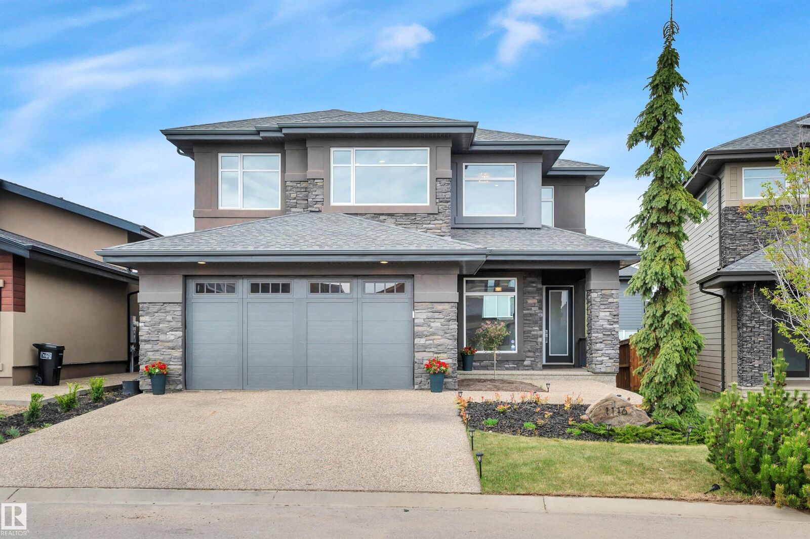 Property Photo:  1116 Hainstock Green SW  AB T6W 2T8 