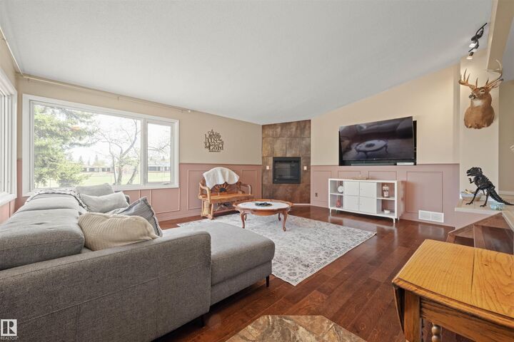 Property Photo:  5101 45 Avenue  AB T9E 5B5 