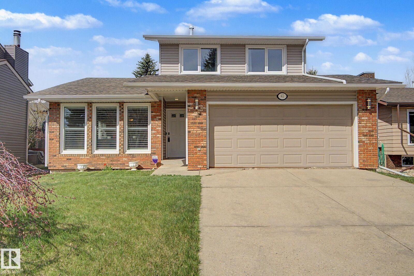 Property Photo:  42 Woodlake Road  AB T8A 4B7 